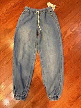 Women’s Light Blue Denim Jogger Jeans with Drawstring